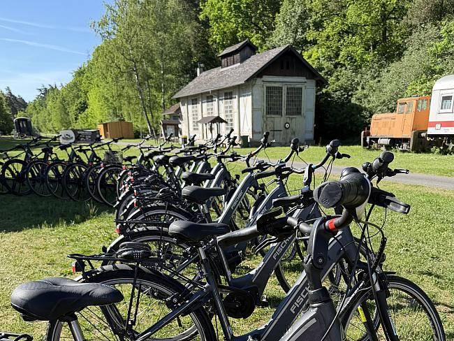 Budoucí opuštěná trať se může proměnit v cyklostezku, ukazuje koncept projektu CycloConnect
